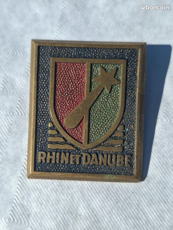 medal pucelle 1° Armée, émail, RHIN et DANUBE, 25 x 20 mm, MADE IN