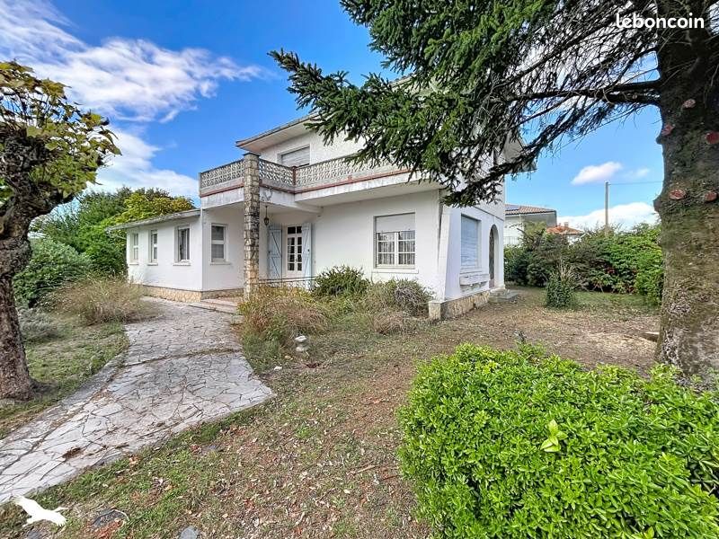 Maison 8 pièces 181 m² · à Biganos · 181 m² · 440 000 €