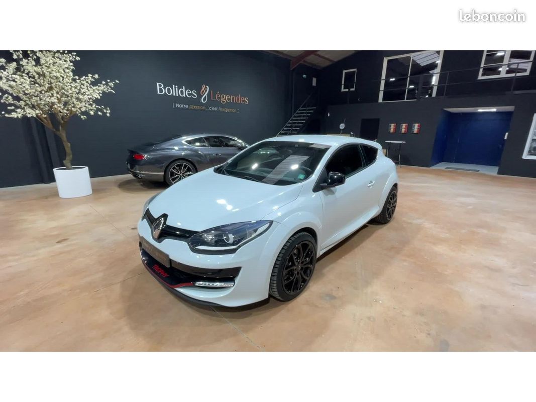RENAULT MEGANE 2.0i - 265 S&S III COUPE R.S. - Garantie 12 mois (image 1)