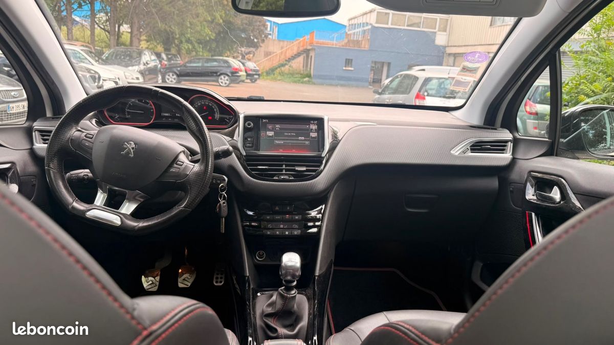 Peugeot 2008 GT Line (image 6)