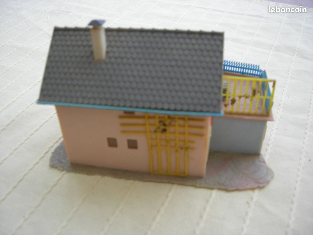 Maquette plastique maison villa avec grand balcon train Ho (image 6)