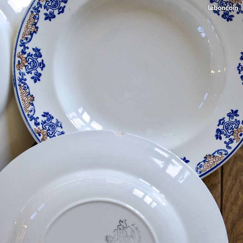 ASSIETTE EN ÉMAUX de LONGWY signé Décor de la porte de France Céramique