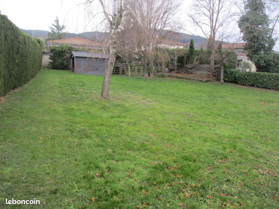 Vente terrain constructible · à Saint-Chamond · 79 000 €