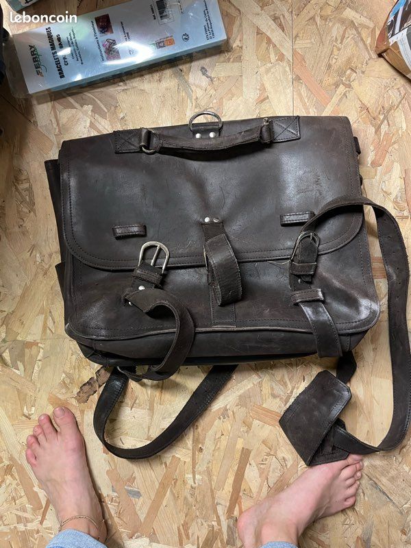 Cartable adulte en cuir (image 1)