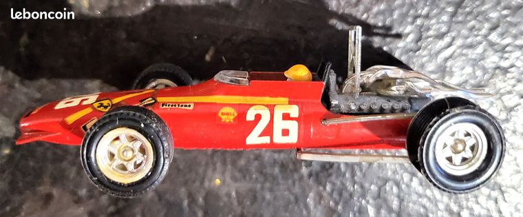 DINKY TOYS Réf 1422 Ferrari 312 V12 F1 1969 avec Pilote quasi NEUF