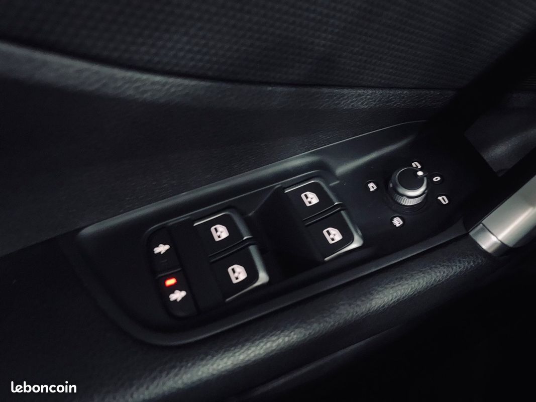 Audi Q2 35 TFSI 1.5L 150CH S LINE + ENTRETIEN CONSTRUCTEUR + TOIT OUVRANT + CARPLAY + CAMERA DE RECUL + GARANTIE 12 MOIS (image 33)