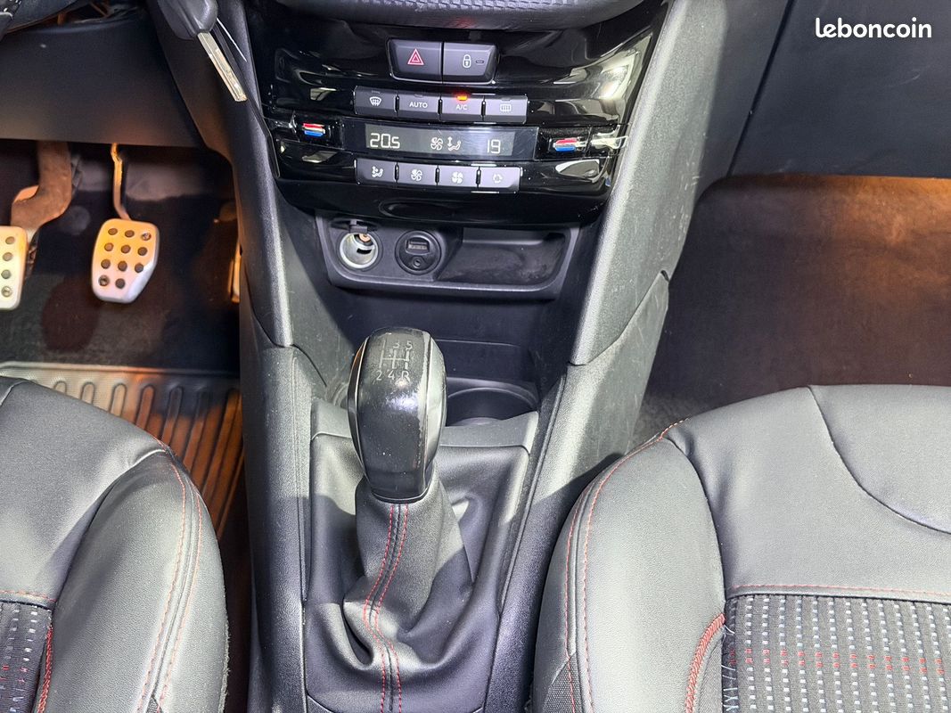 Peugeot 208 1.6 hdi 100 ch gt-line / radar de recul / carplay / clim auto / sieges bacquet / gps / garantie (image 6)