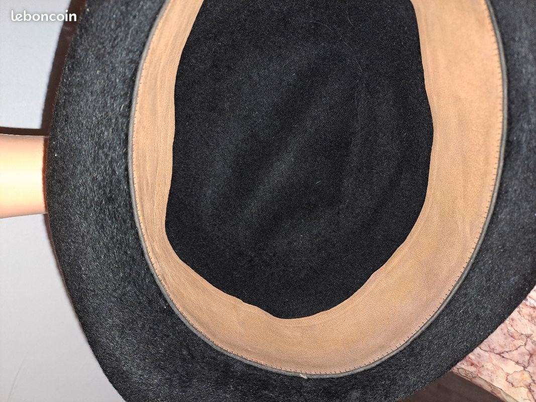 Chapeau (image 1)