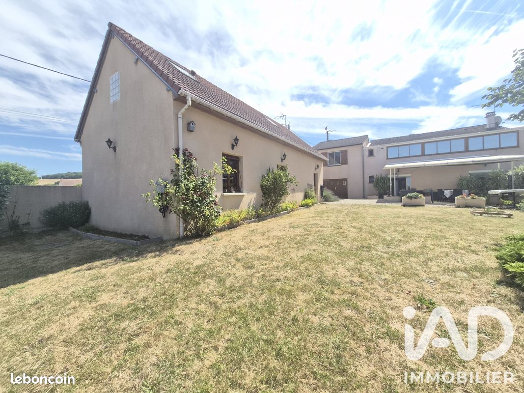 Maison 7 pièces 270 m² · à Véron · 270 m² · 365 000 €