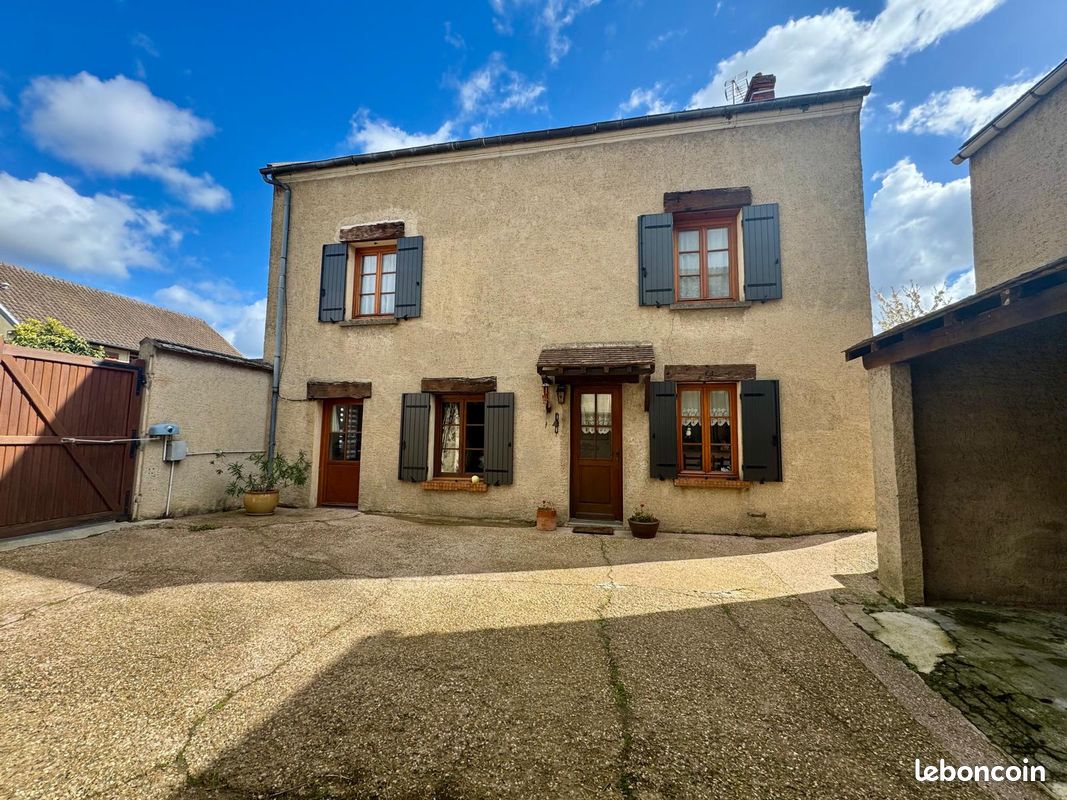 Maison 7 pièces 165 m² · à Issou · 165 m² · 369 000 €