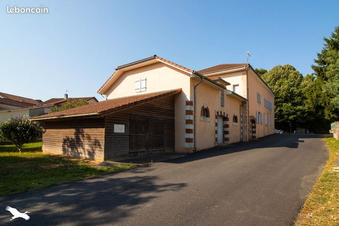 Maison 8 pièces 201 m²