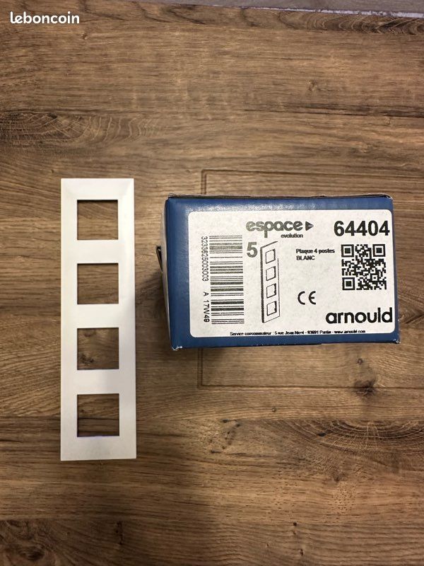 ARNOULD EVOLUTION,,LOT de 2 Plaques ,Enjoliveur, Laure Delcourt
