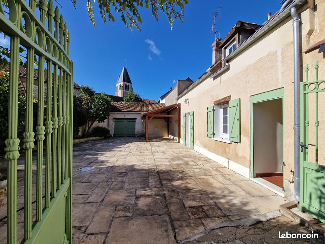 Maison 6 pièces 169 m² · à Auneau-Bleury-Saint-Symphorien · 169 m² · 229 000 €