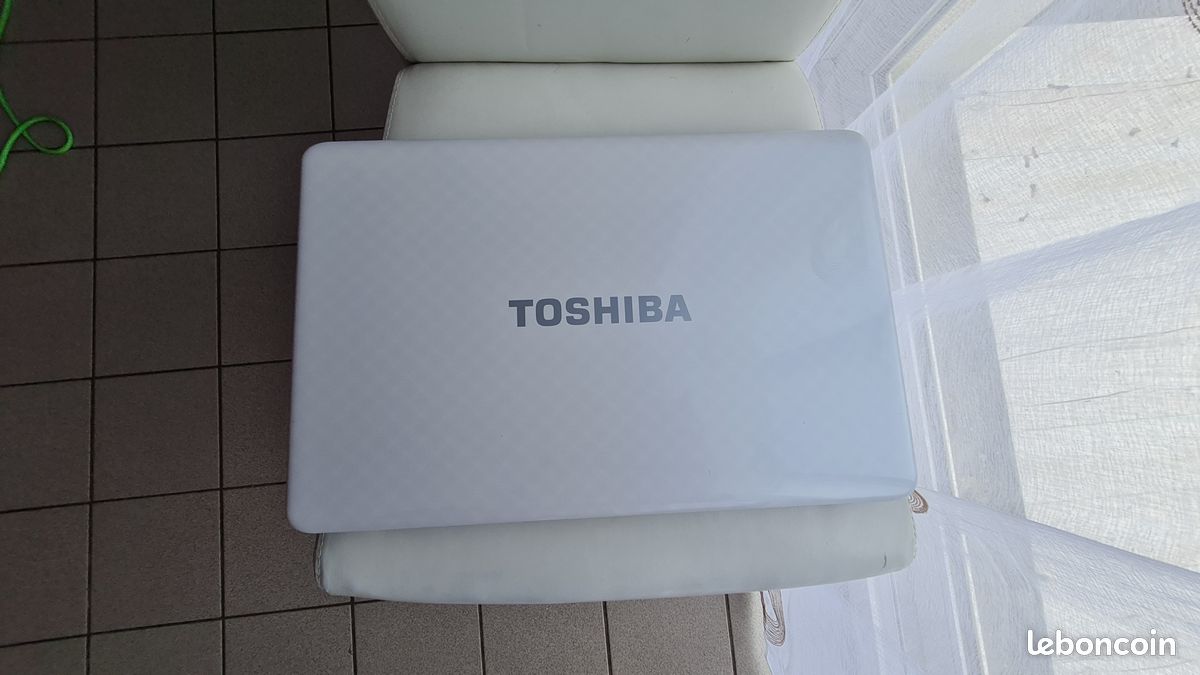 Toshiba Satellite L775 Dalle Ecran complète montée dans son