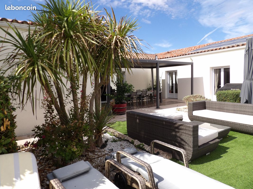 Maison 8 pièces 205 m² · à Saint-Jean-d'Angély · 205 m² · 485 000 €