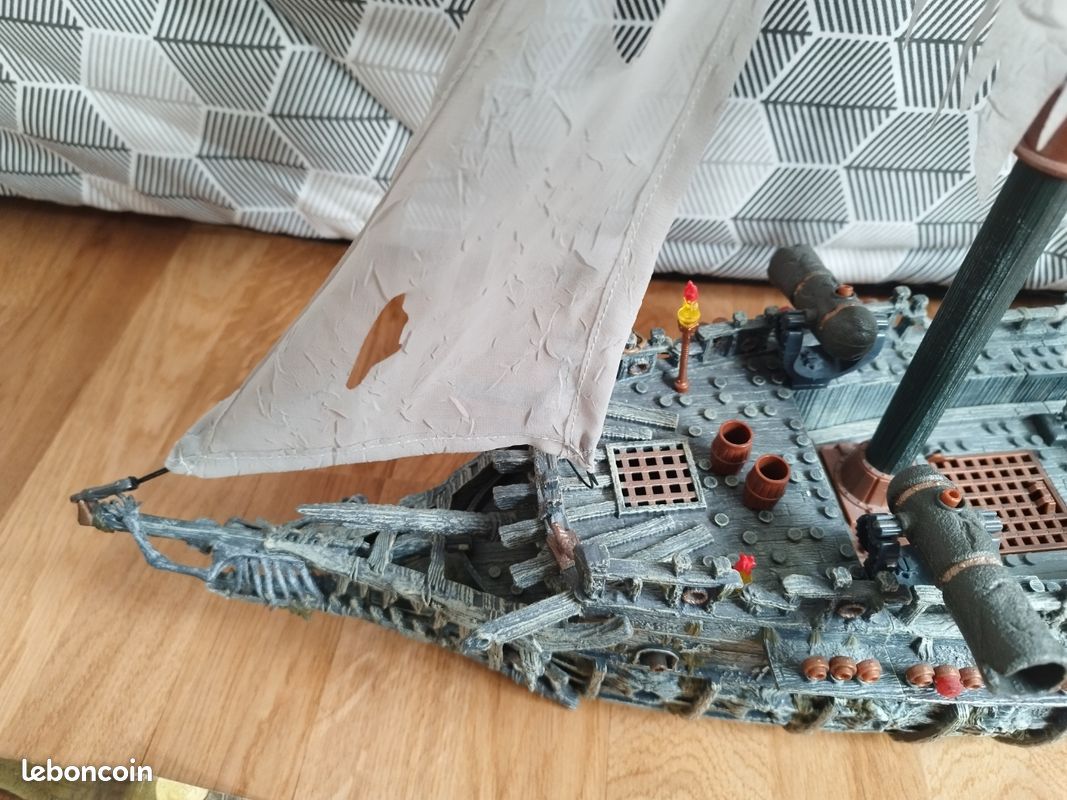 MEGA BLOKS PIRATES Des Caraibes Hollandais Volant et Black Pearl 1082