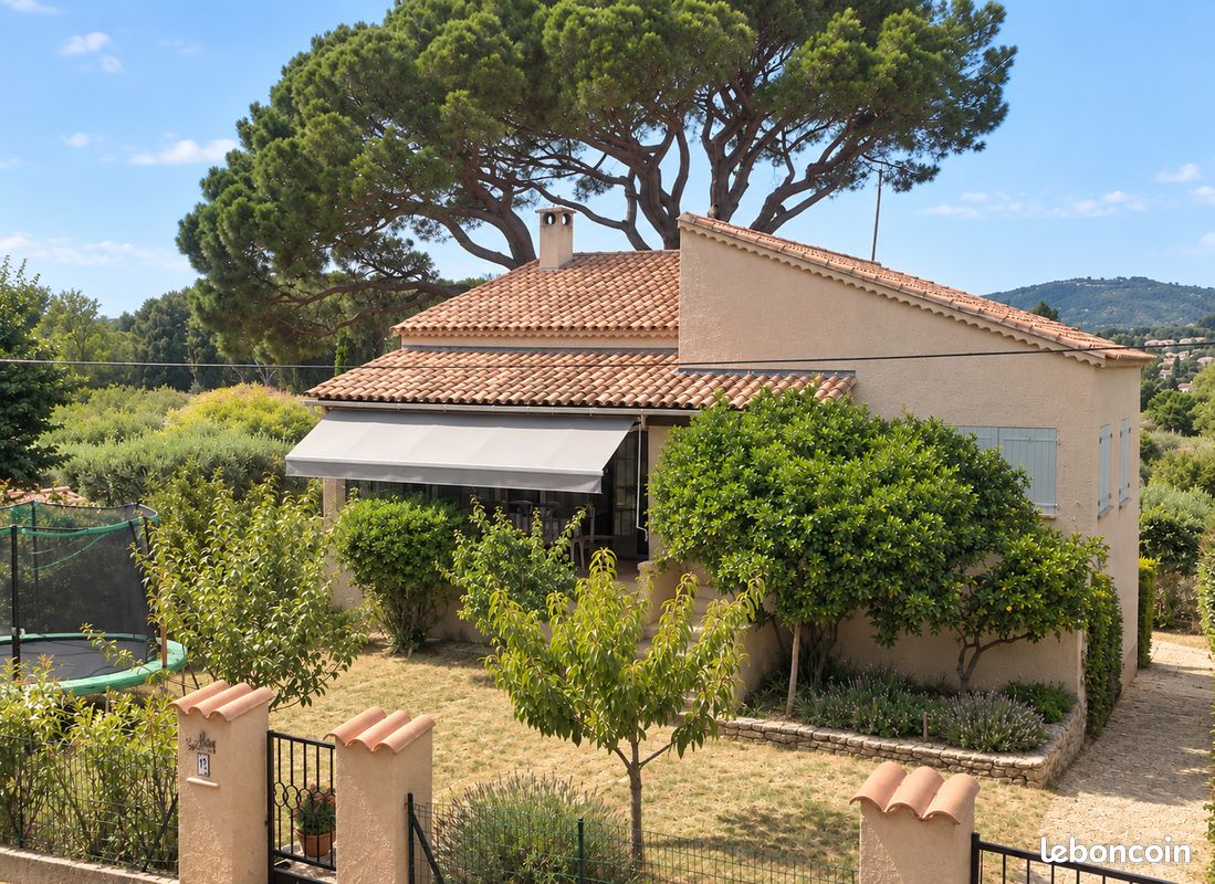 Maison 6 pièces 122 m² · à Sanary-sur-Mer · 122 m² · 2 550 €/mois