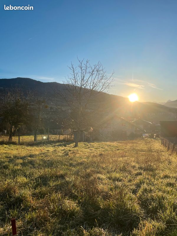 Terrain 575m2 · à Cranves-Sales · 79 000 €