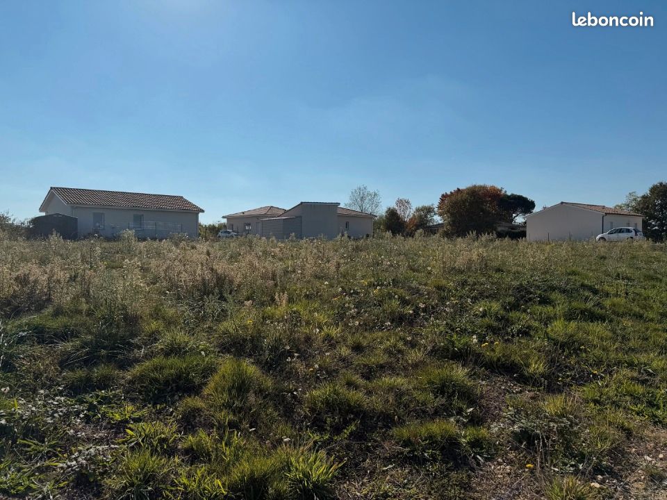 Terrain 700 m² Le Tuzan · 69 000 €