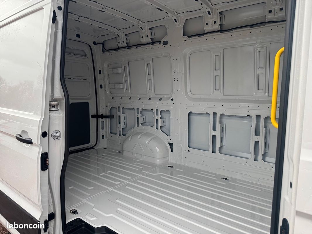 Volkswagen Crafter L3H3 2.0 TDI 140CV DSG (image 17)