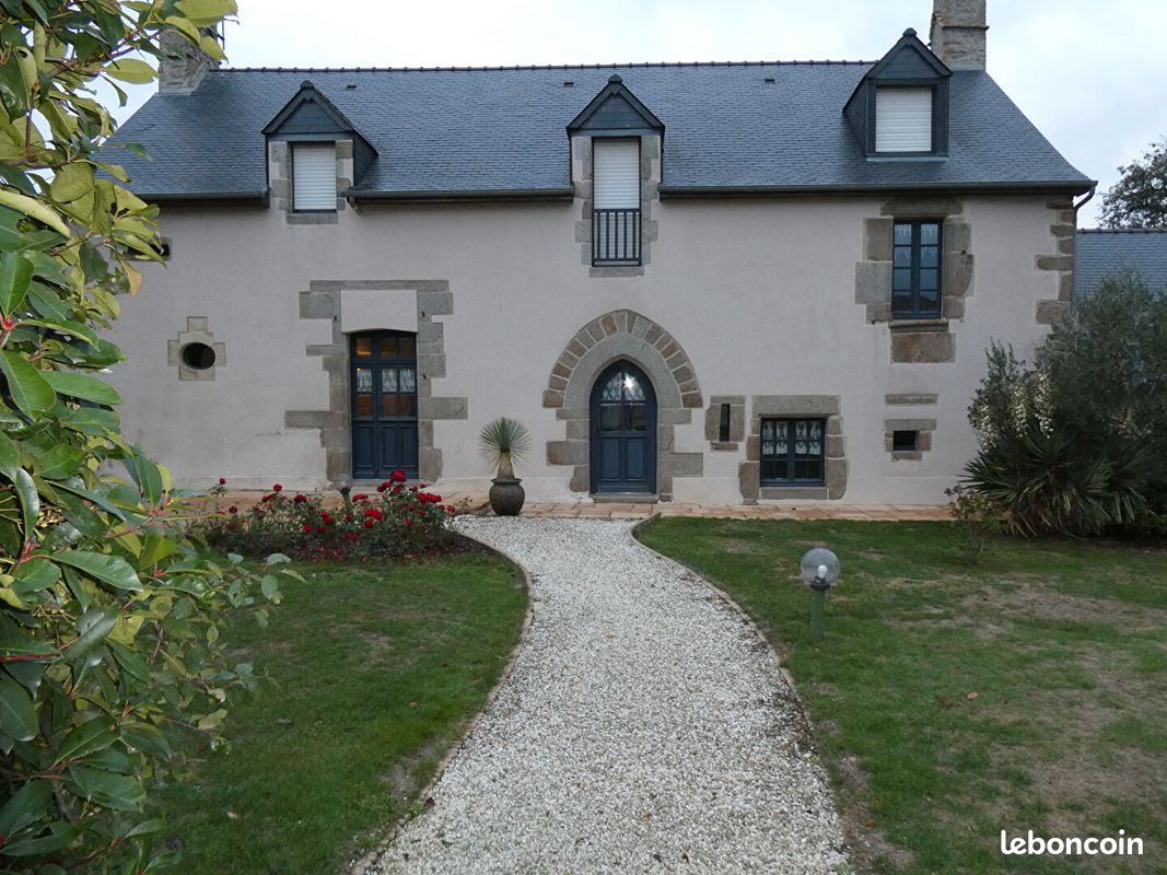 Maison 8 pièces 215 m² · à Contest · 215 m² · 232 500 €
