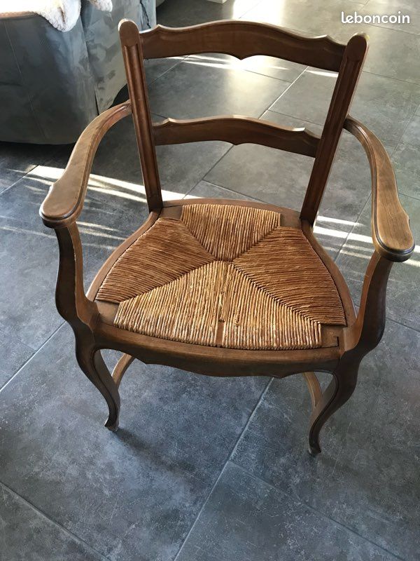 Chaise en bois (image 1)