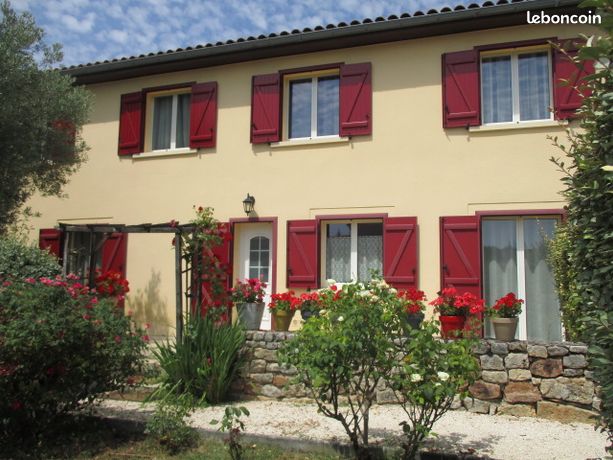 Grande Maison Multifonctionnelle