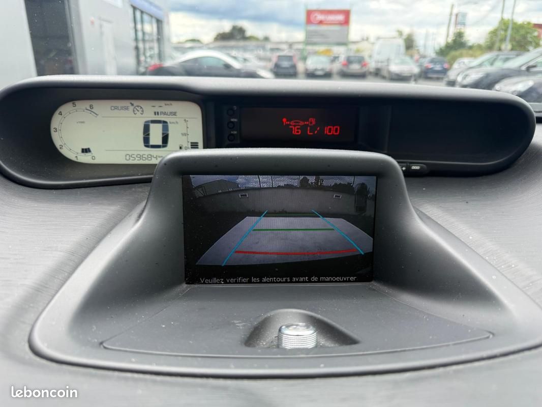Citroën C3 Picasso 1.2 i 110CH EXCLUSIVE GARANTIE 6 MOIS / REPRISE POSSIBLE (image 16)
