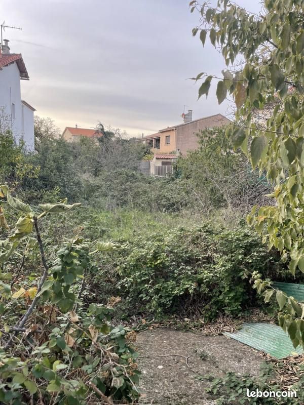 Terrain 373 m² Marseille 12E · 295 000 €