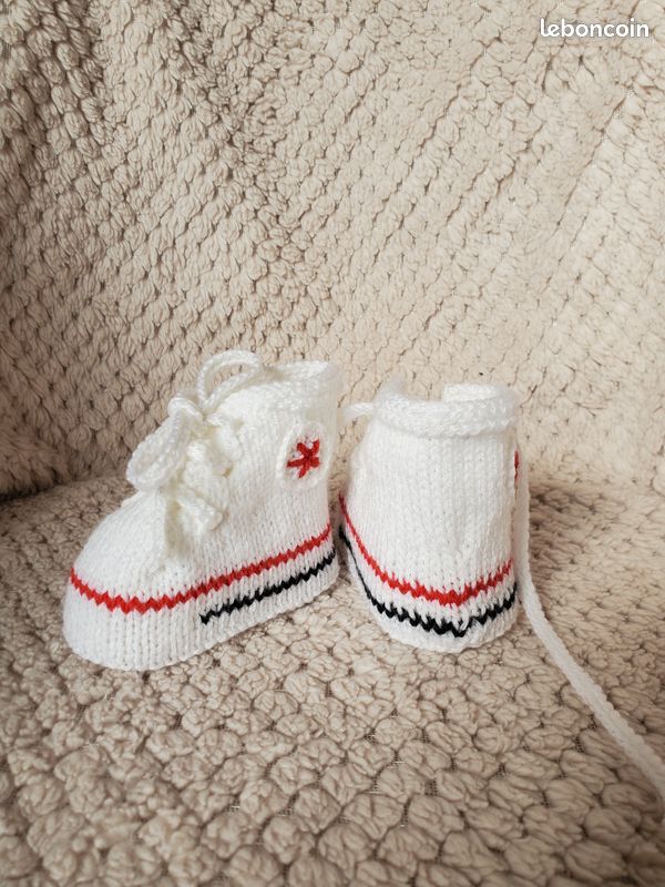 Chaussons baskets style "CONVERSE" Blanche, laine spéciale layette, tricot fait main, taille 0-3 mois (image 6)