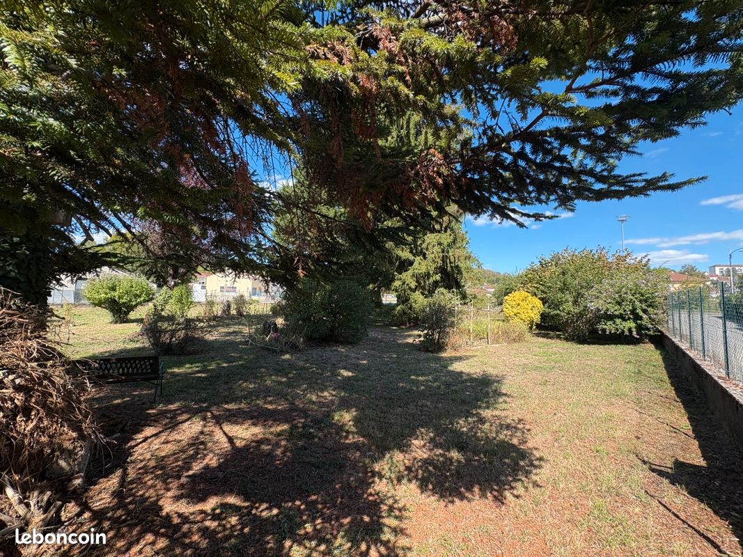 Terrain 900 m² Montmorot · 54 000 €
