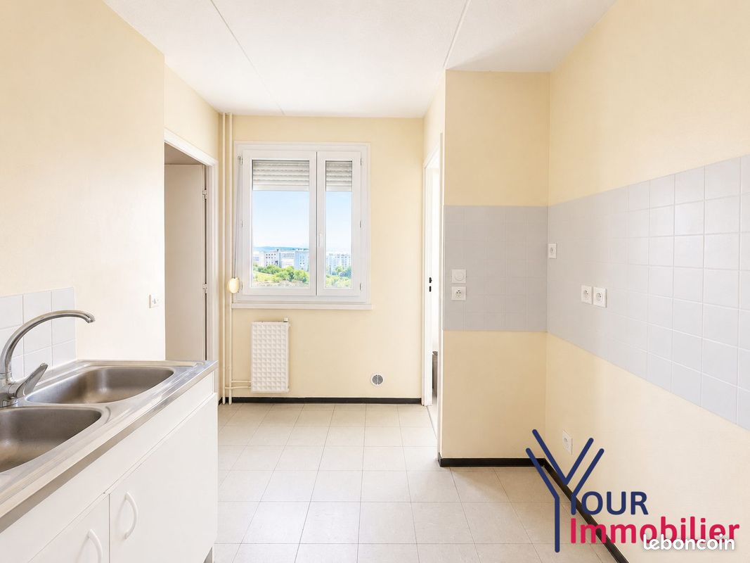 Appartement 3 pièces 75 m² · à Vénissieux · 75 m² · 111 000 €