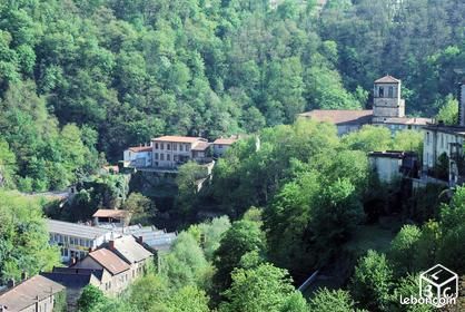 Appartement 6 pièces 83 m² · à Thiers · 83 m² · 20 000 €