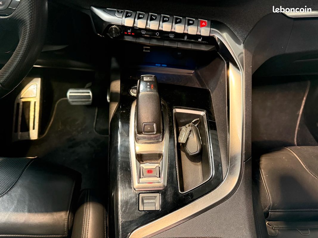 PEUGEOT 3008 165ch GT Line MOTEUR A CHAINE/ Toit ouvrant/ Sièges cuir/Apple Carplay 16880 (image 24)