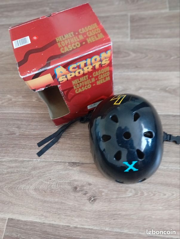 Casque trottinette/ rollers/ skates (image 1)