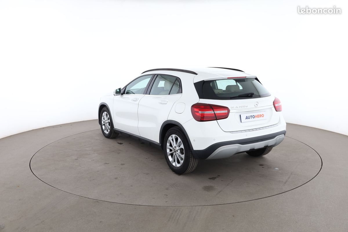 Mercedes-Benz GLA 200 d Inspiration 7G-DCT 136 ch (image 2)