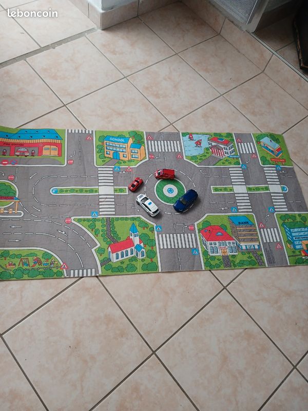 Jeu tapis avec 4 voitures (image 1)