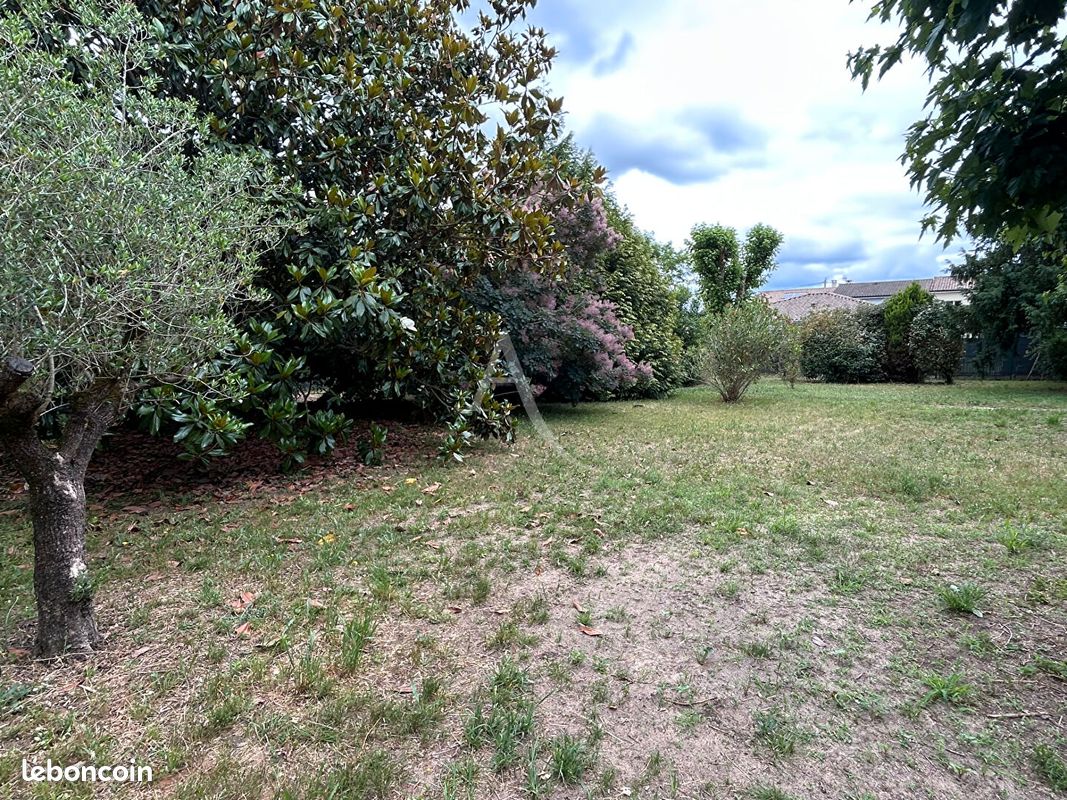 Terrain 1000 m² · à Saint-Médard-en-Jalles · 1 000 m² · 289 000 €