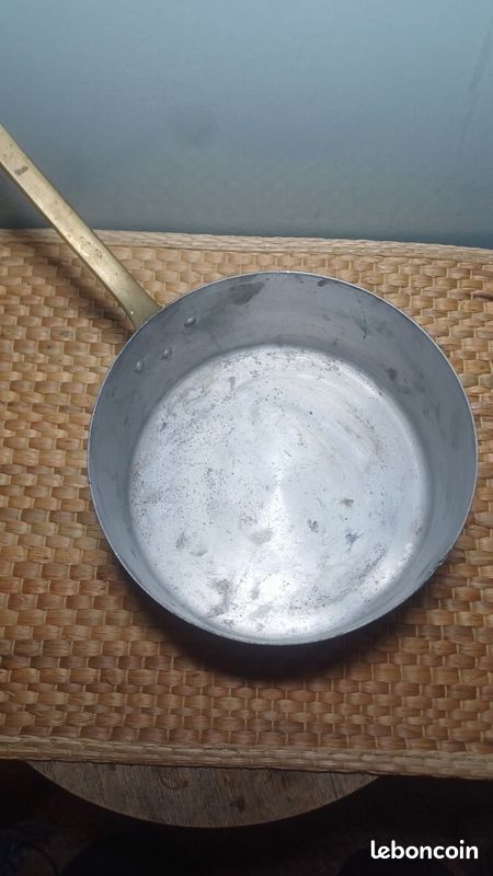 Lot de 5 anciennes casseroles en cuivre étamé TOURNUS FRANCE 120