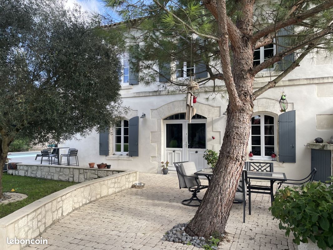Maison 9 pièces 276 m² · à Salignac-sur-Charente · 276 m² · 429 385 €