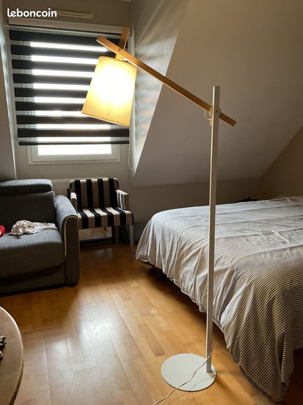 Lampadaire moderne (image 1)