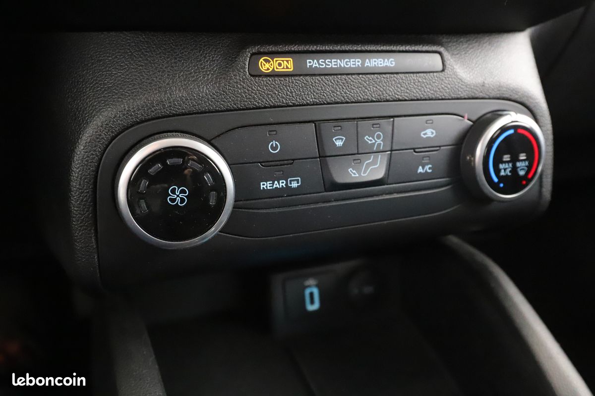 Ford Focus SW 1.0 EcoBoost Trend Business (image 22)