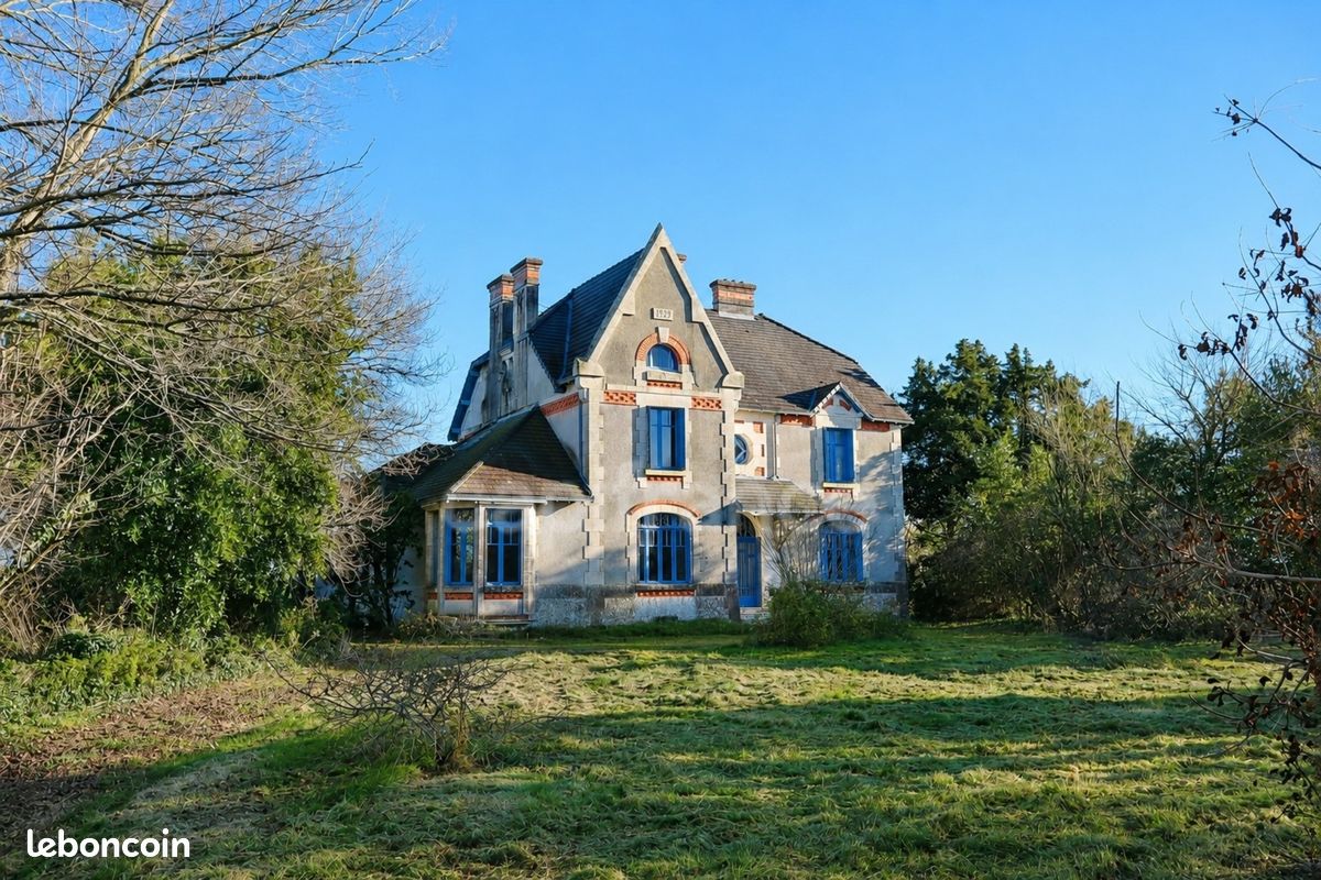 Maison 16 pièces 678 m² · à Baignes-Sainte-Radegonde · 678 m² · 367 000 €