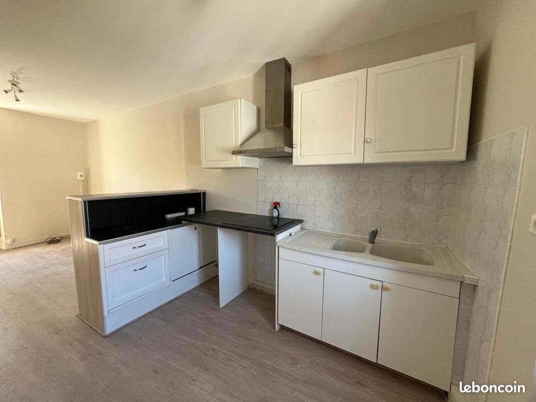 Appartement 1 pièce 30 m² · à Saint-Yrieix-la-Perche · 30 m² · 395 €/mois