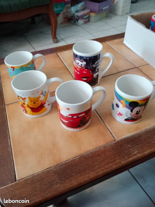 Tasses en porcelaine Winnie Mickey ou Cars (image 1)