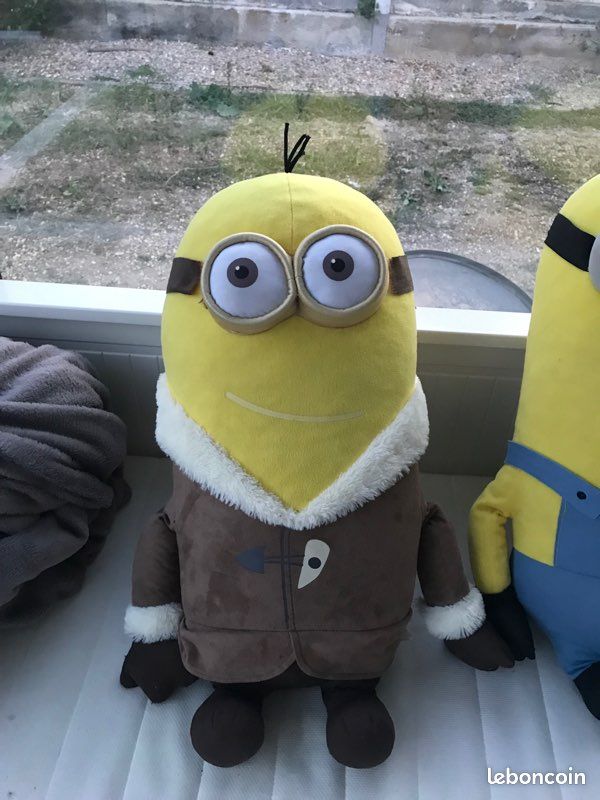 Très grande peluche les minions (image 2)
