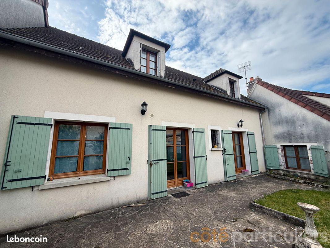 Maison 6 pièces 146 m² · à Saint-Amand-Montrond · 146 m² · 141 990 €