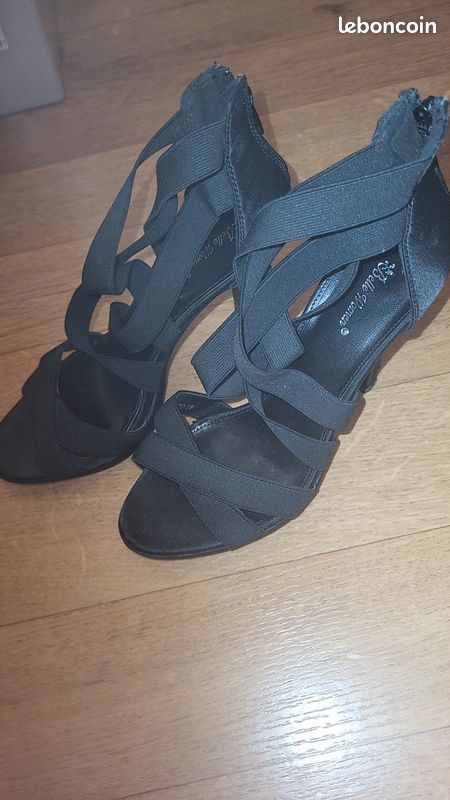 Chaussures à talon noir femme T40 jamais portées (image 2)
