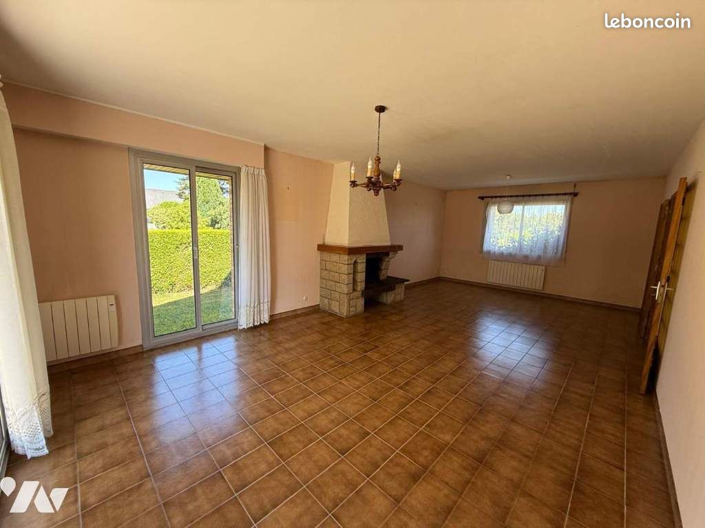 Maison 6 pièces 140 m² · à Brécé · 140 m² · 980 €/mois
