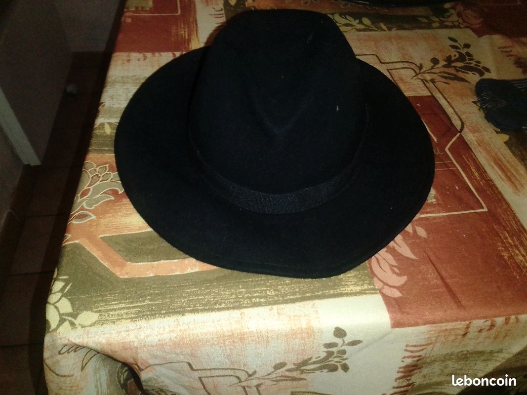 Chapeau (image 1)